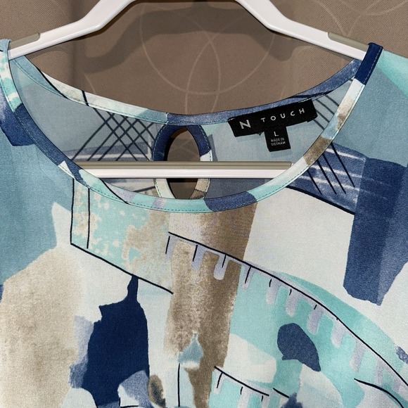 N Touch Womens Abstract Geometric Print Short Sleeve Blouse Blue Teal Size Large - Picture 2 of 3